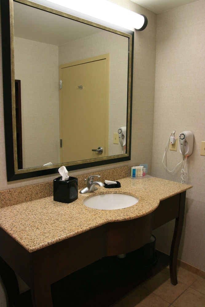 Hampton Inn Suites West Point Ms 25/26