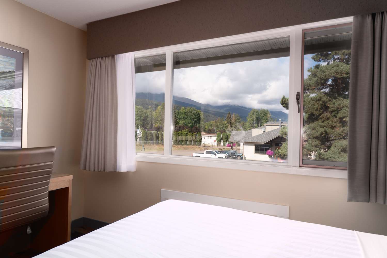غرفة بسريرين كوين بإطلالة على الجبل، Prestige Hudson Bay Lodge & Conference Centre, WorldHotels 4/6