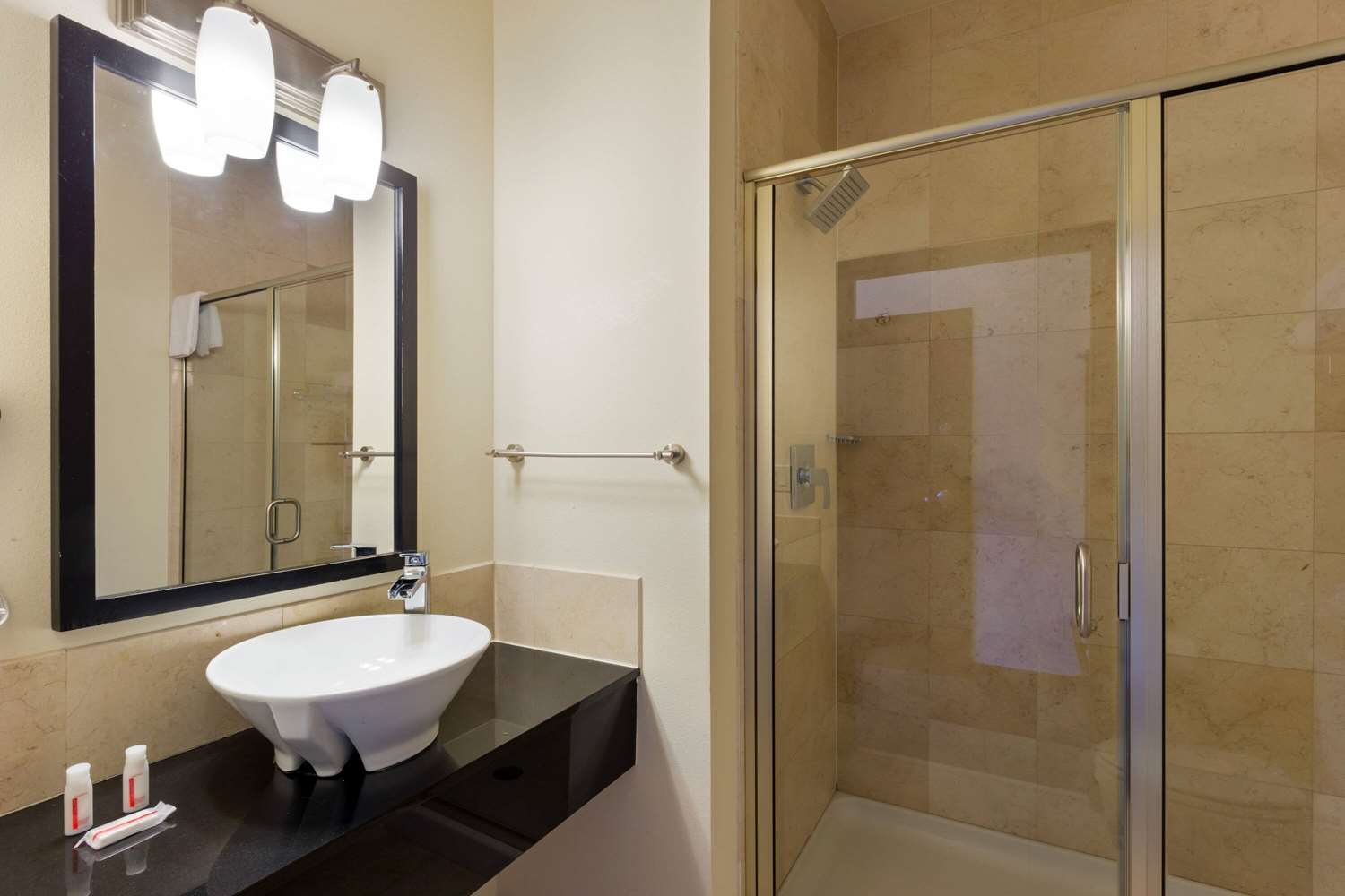 Days Inn Suites By Wyndham Milwaukee 35/40