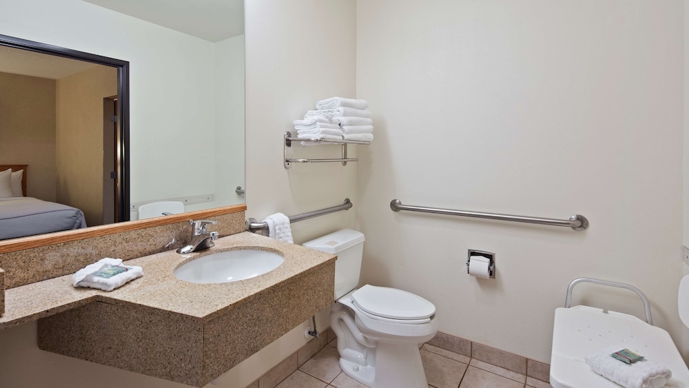Best Western Golden Spike Inn & Suites 9/33