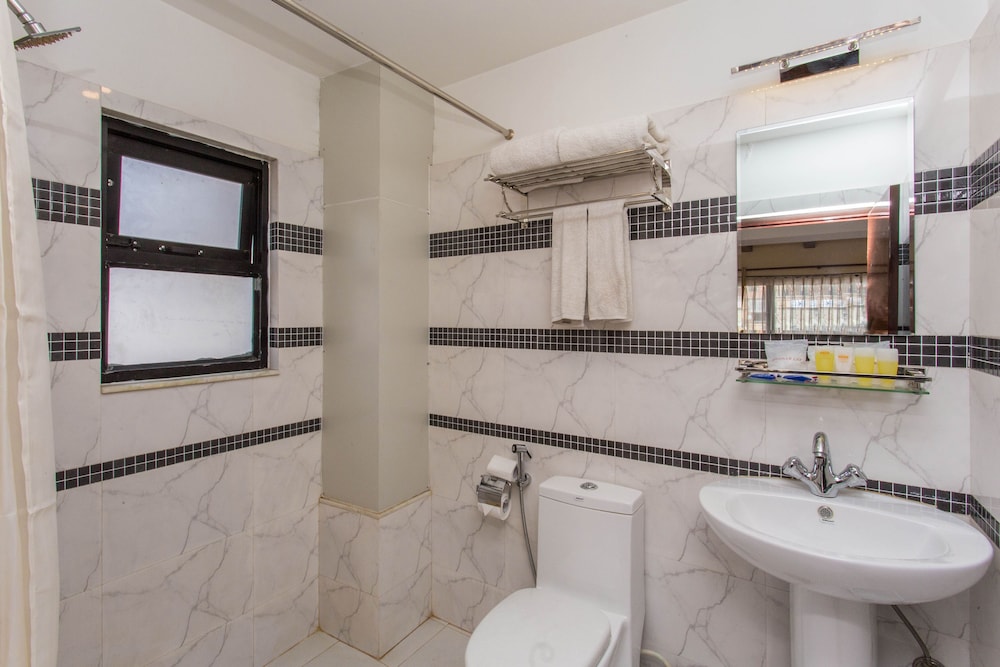 Hotel Jay Suites 72/75