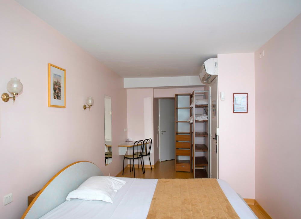 Hotel de Rosny 10/49
