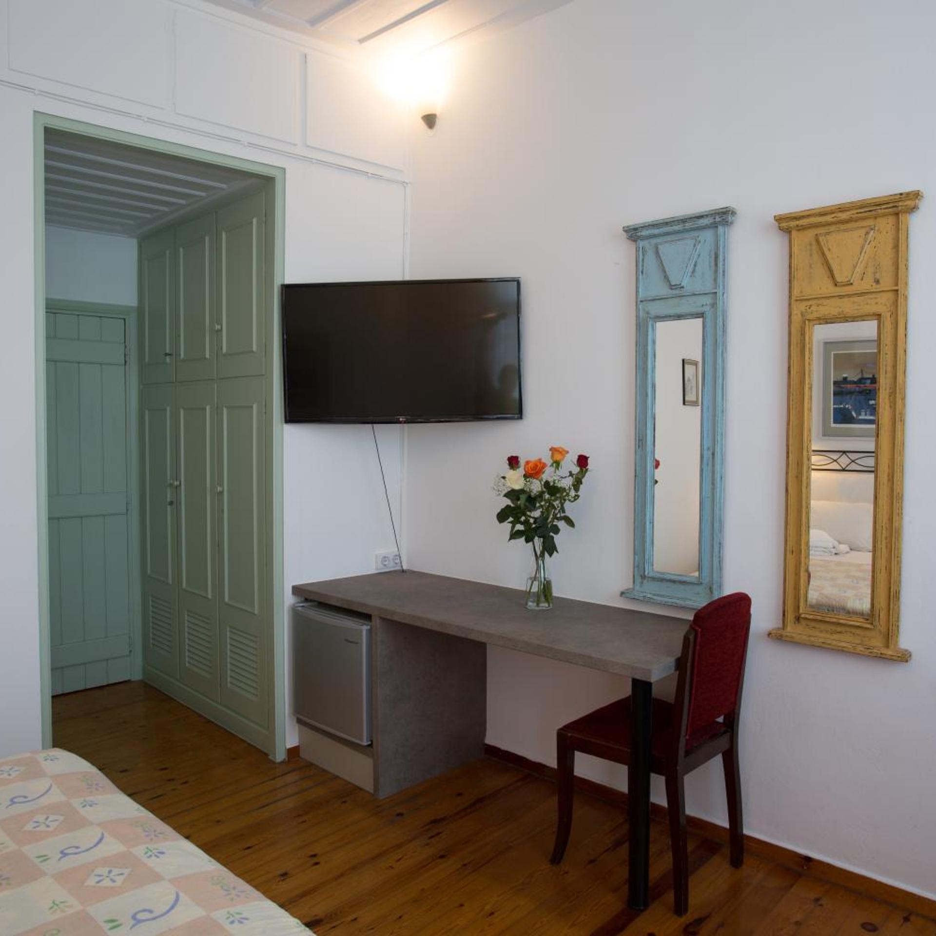 Nostos Hotel 61/81