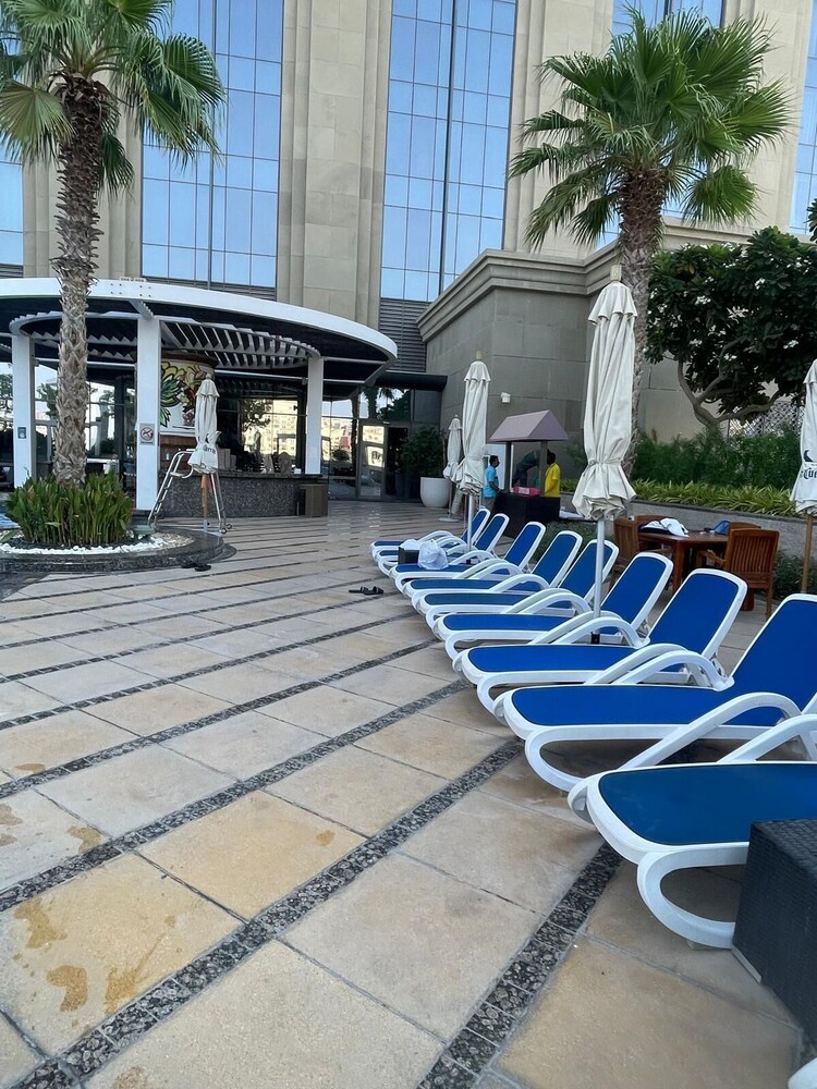 Hyatt Regency Dubai Creek Heights 67/72