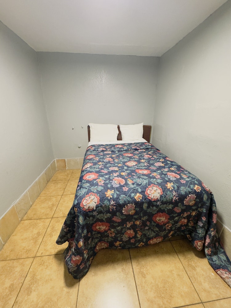 Parklane Motel 7/15