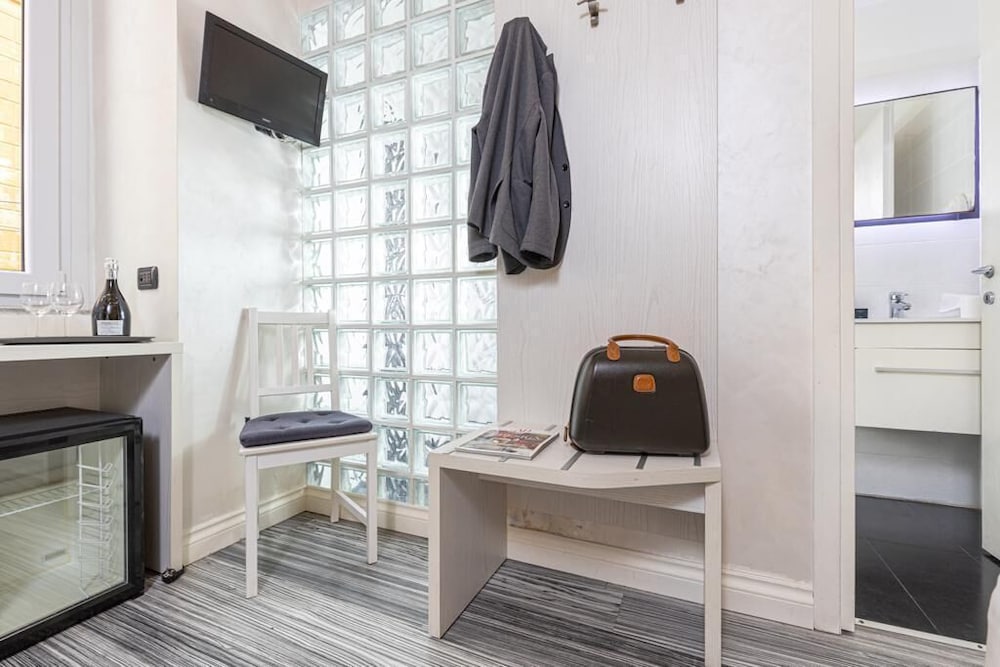 Spagna Boutique Luxury Suites 43/68