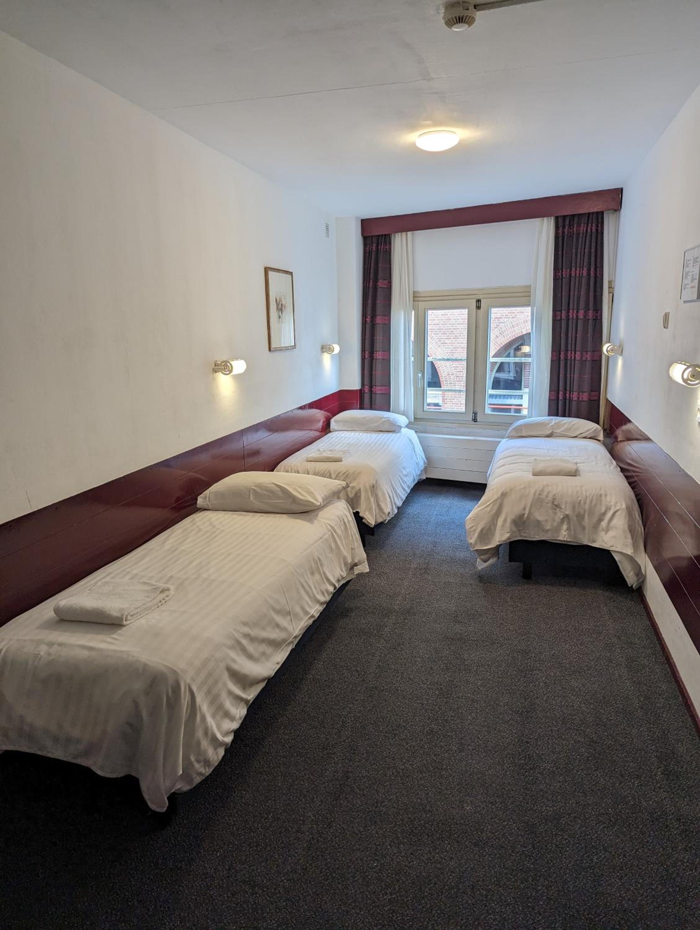 Room, Triple