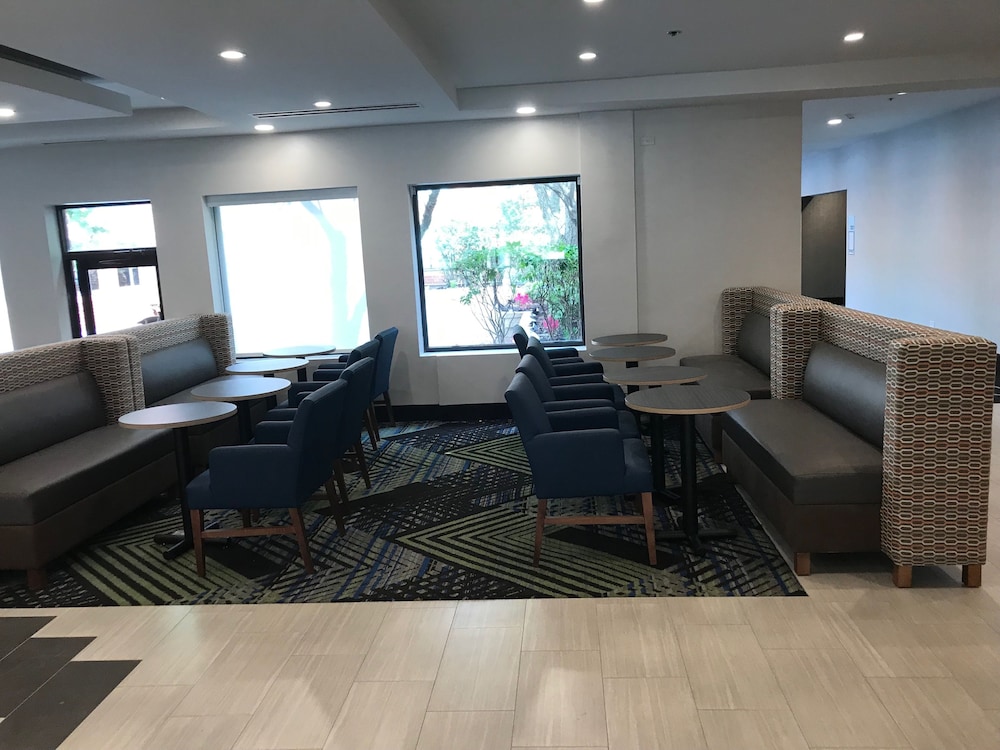 Holiday Inn Express Naperville 40/69