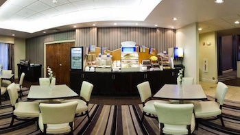 Holiday Inn Express Hotel And Suites Dover 45/60