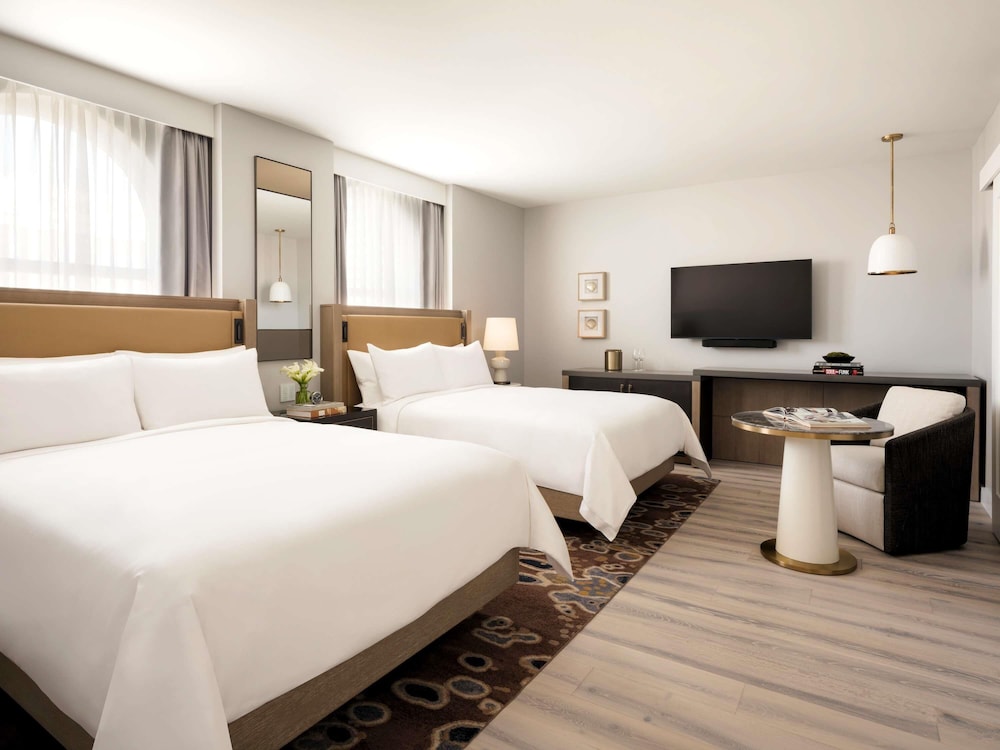 FAIRMONT, 2 QUEEN BEDS, ACCESSIBLE