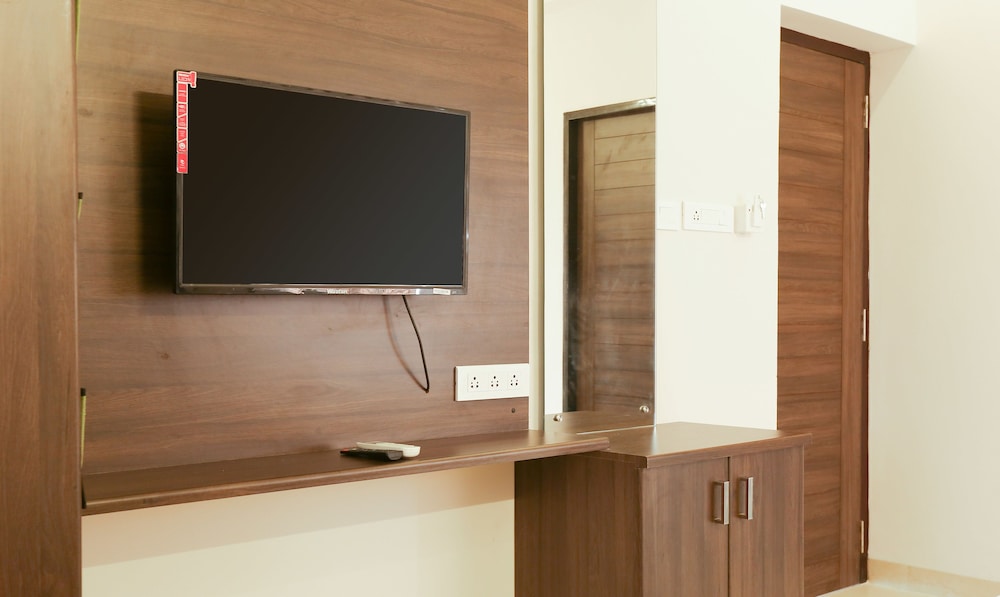 Treebo Hi Line Apartments 24/28