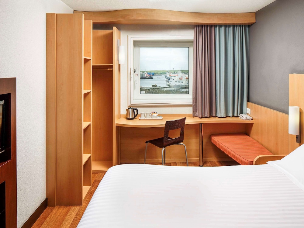 ROOM, DOUBLE BED