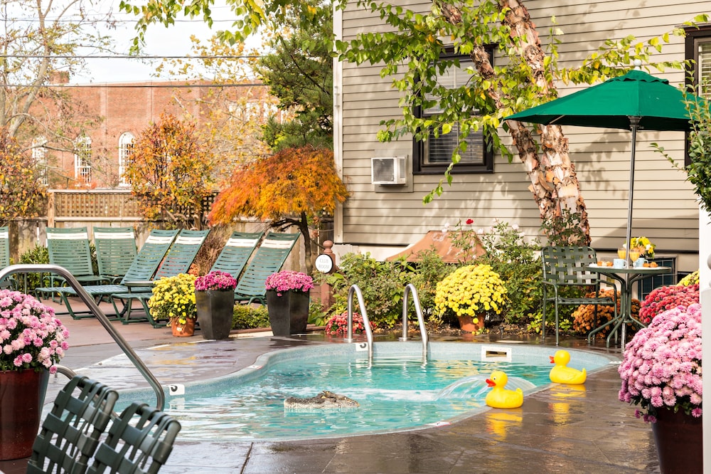 Crowne Pointe Historic Inn Spa 41/75
