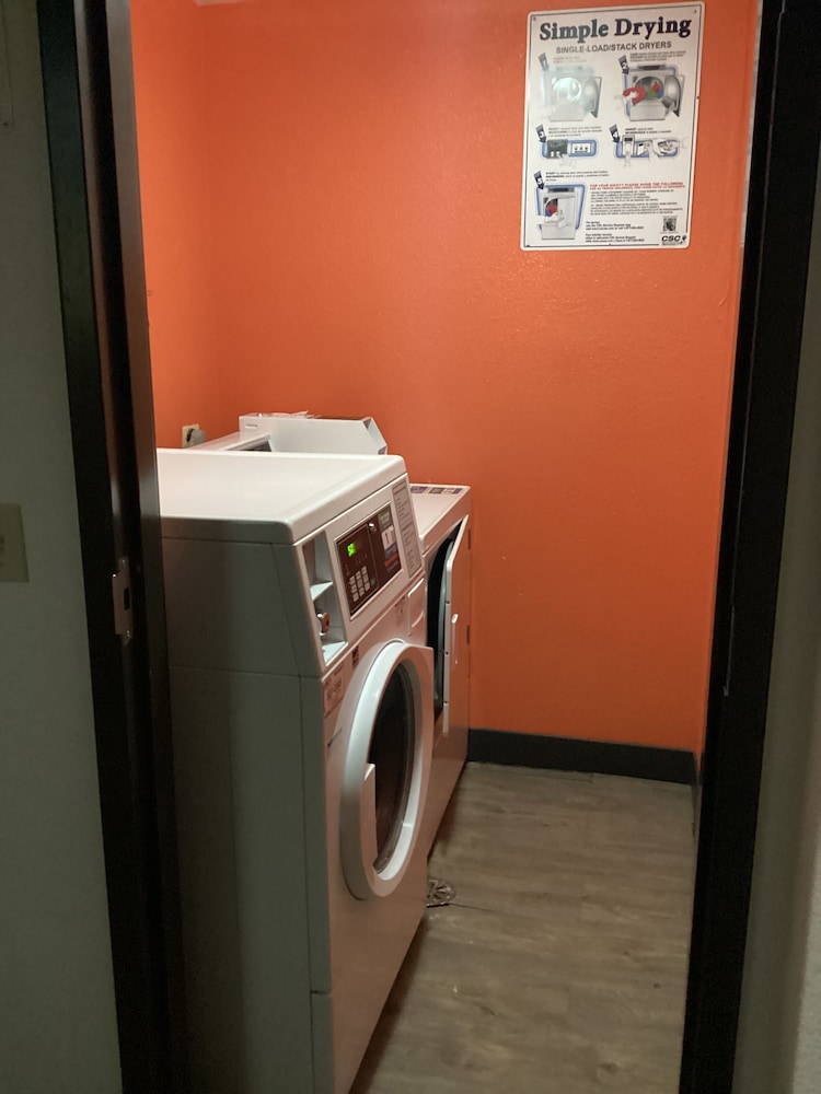 Motel6 Bridgeview, IL 40/64