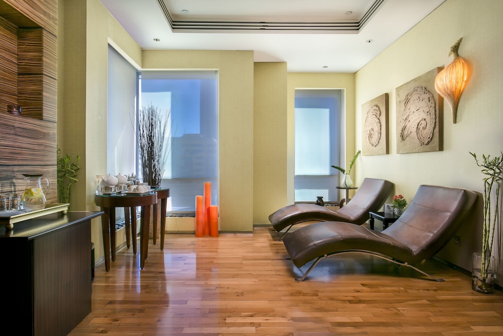 Shangri-La Residences and Apartments 27/45