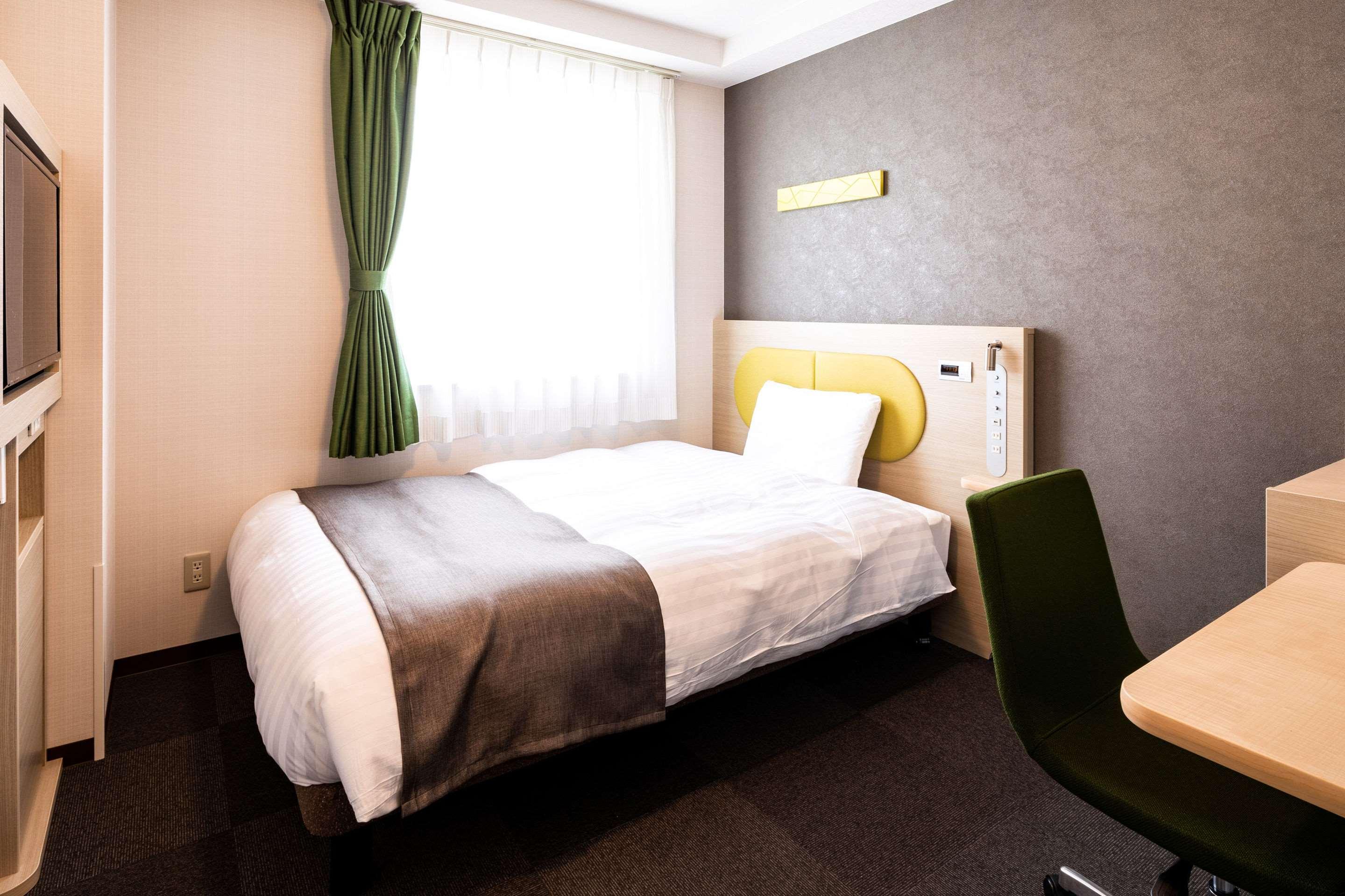 ROOM, DOUBLE BED