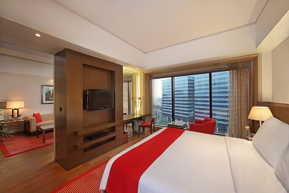 TRIDENT BANDRA KURLA 15/67