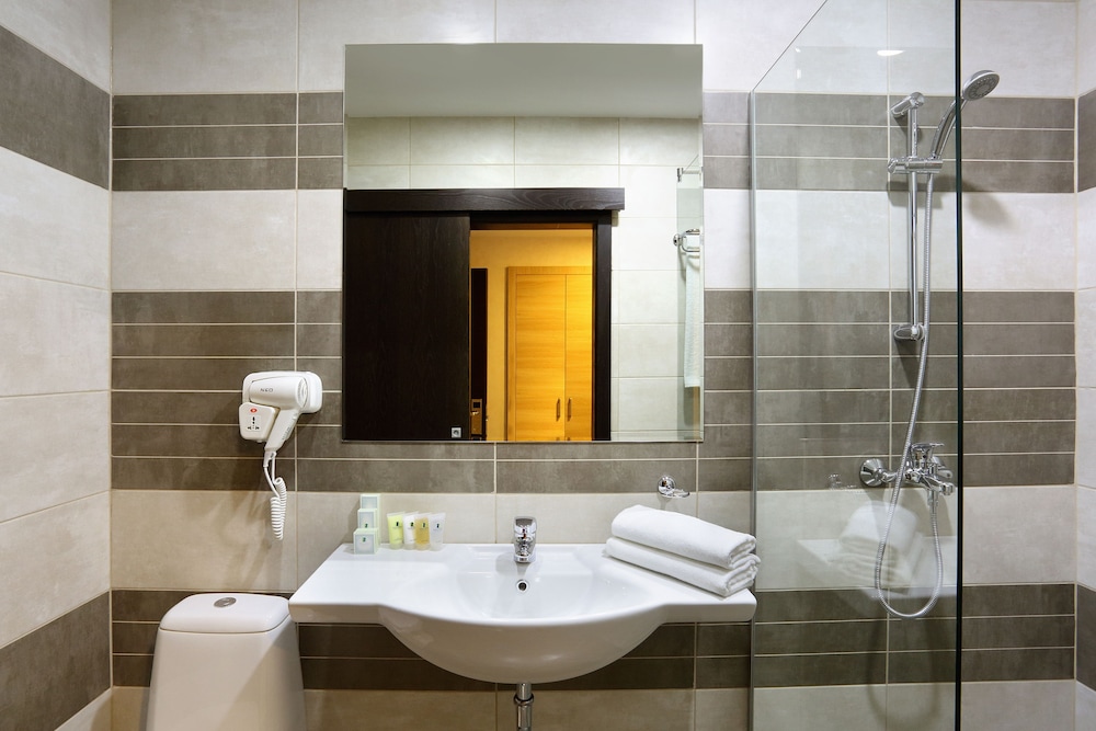 Danube Plaza Hotel 76/76