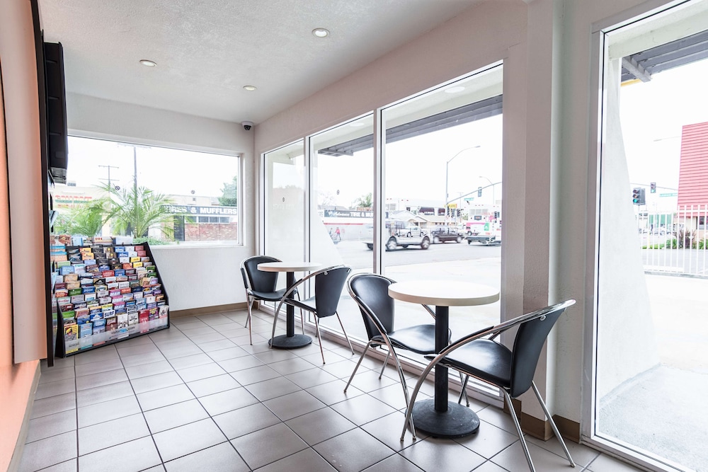 Motel6 Long Beach, CA - International City 28/38