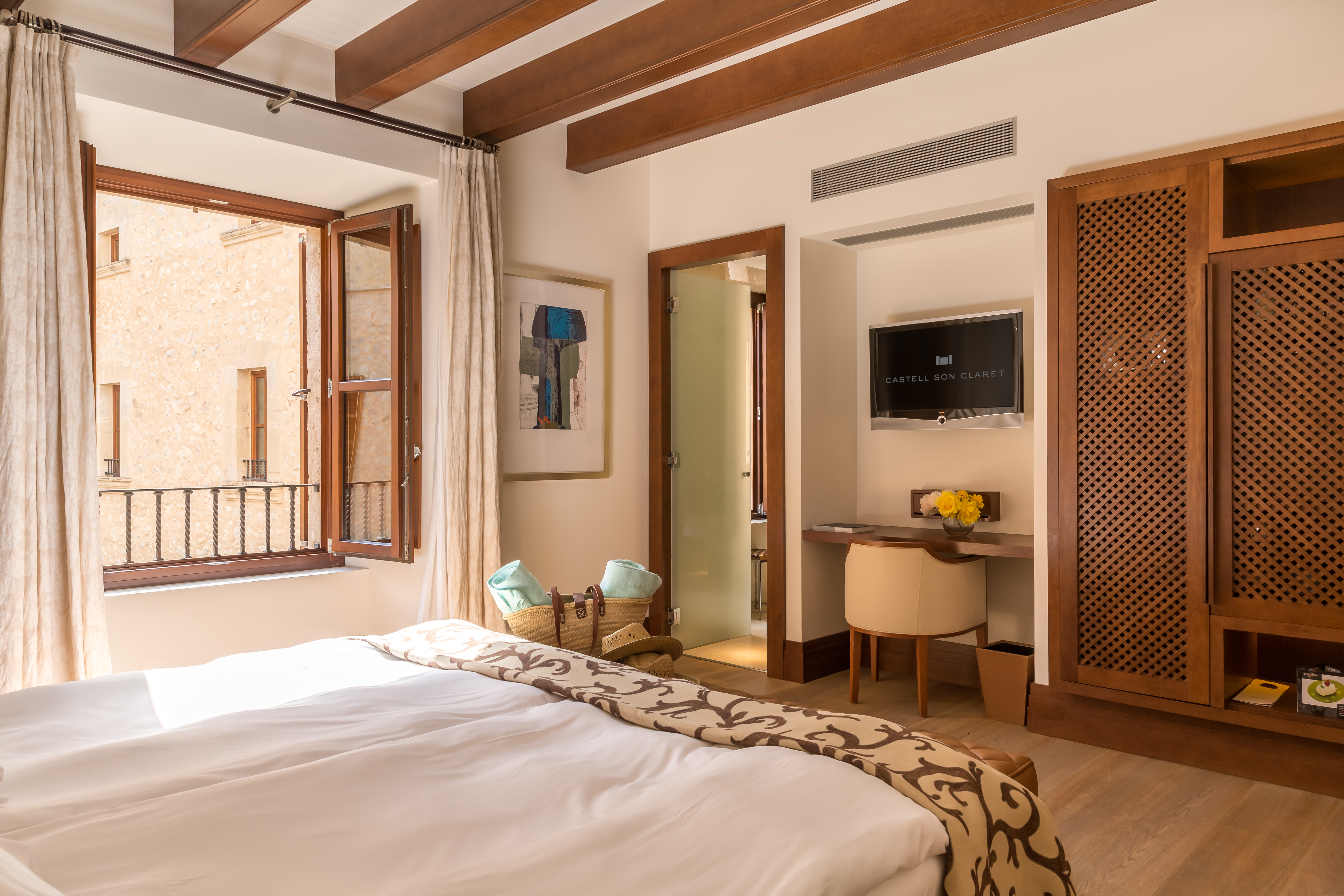 Estate, Courtyard, Double Bed, Patio View