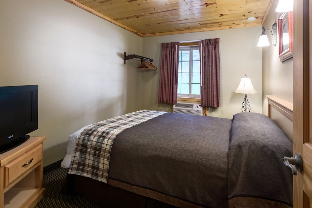 Standard, Queen Bed