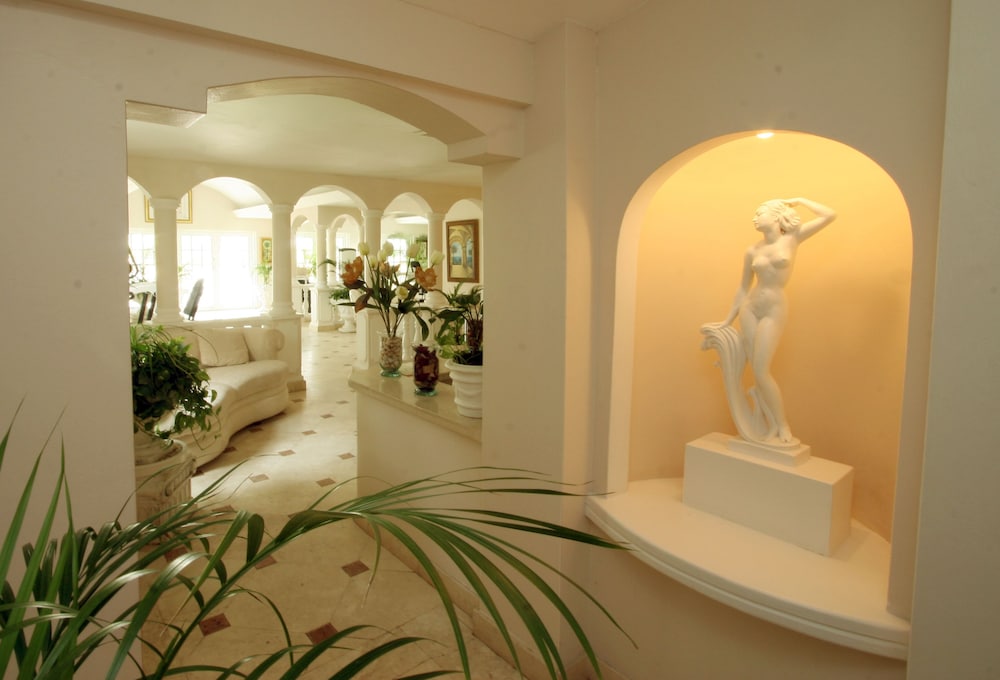 Coco Reef Resort & Spa 8/56
