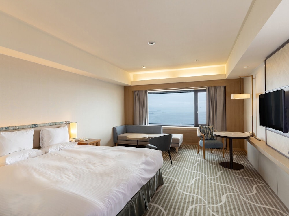 Deluxe, Queen Bed, Skyview Floor