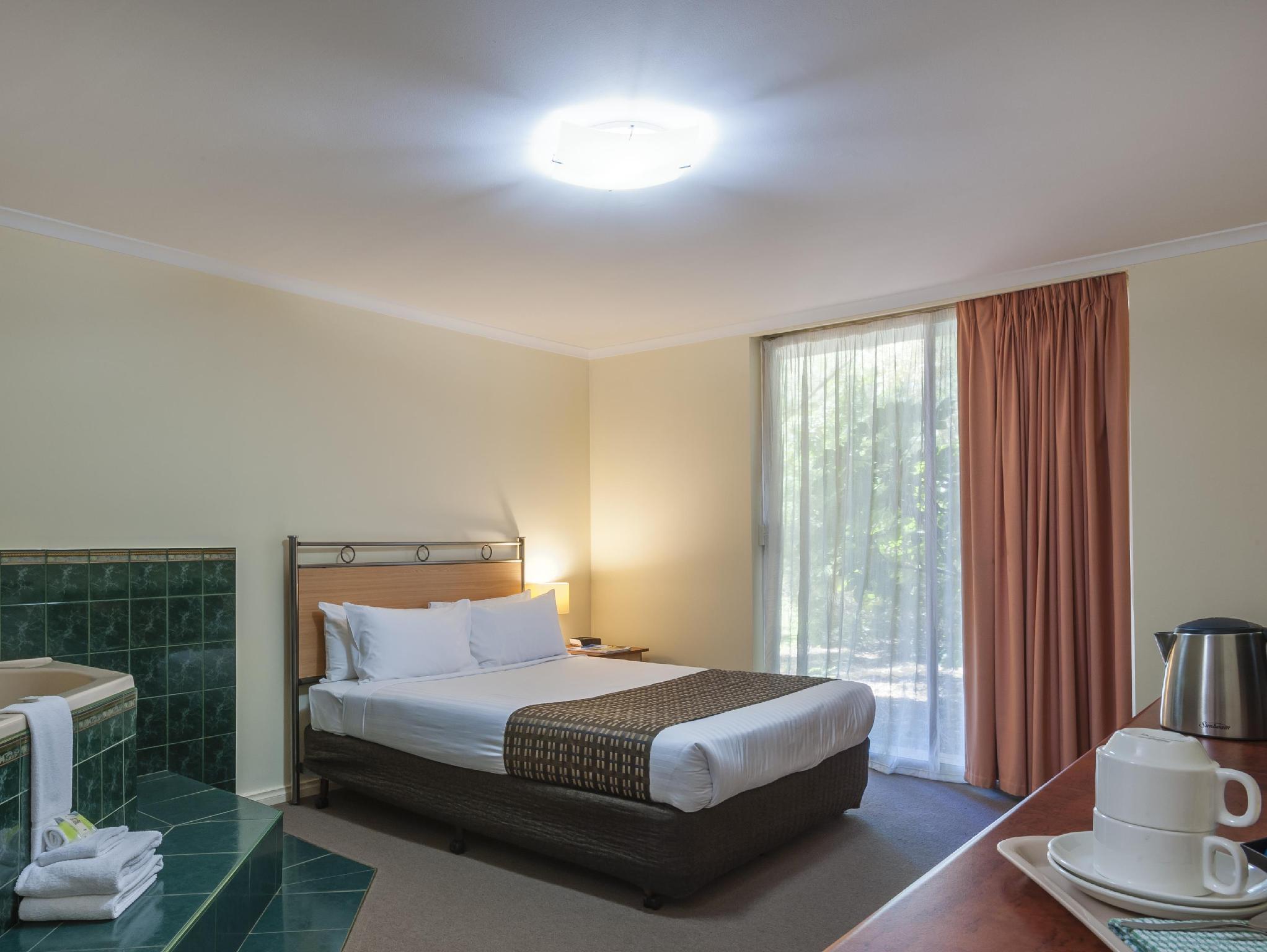 Spa, Superior, Queen Bed