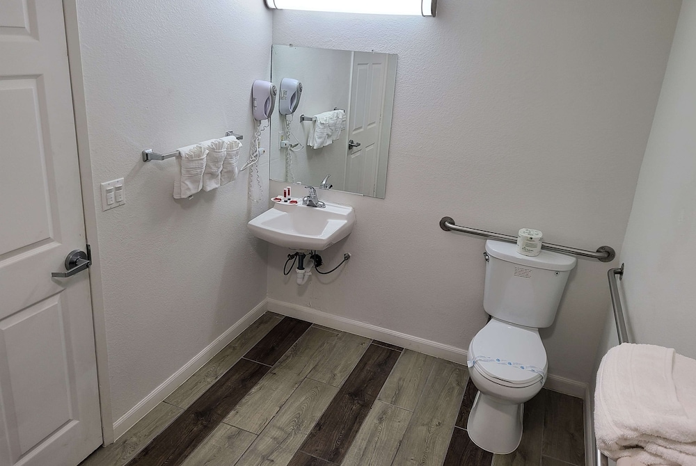 Travelodge by Wyndham Clearlake 15/36