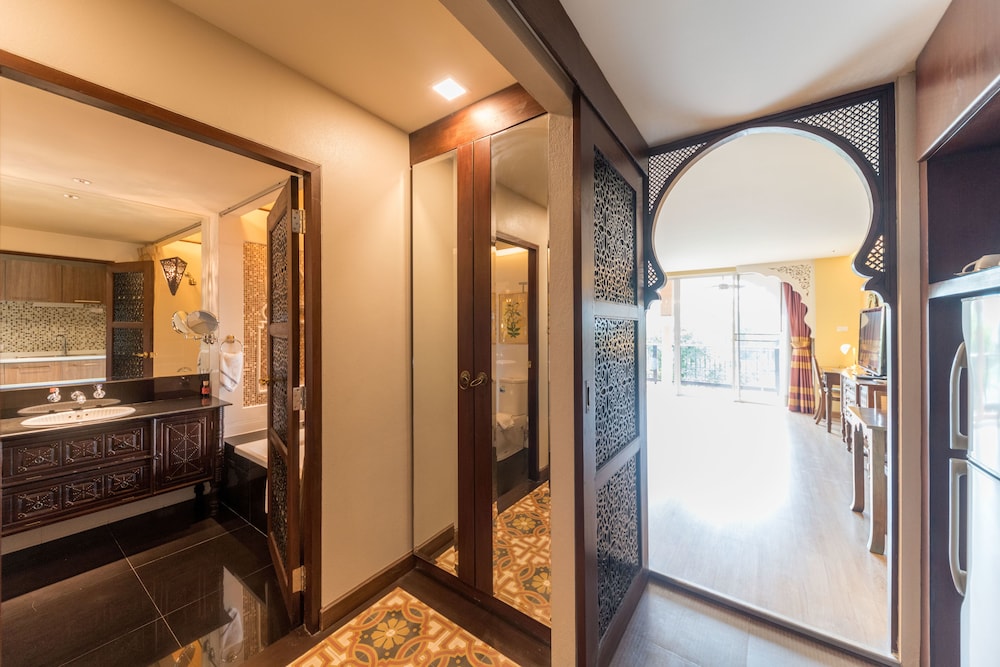 Sheik Hotel 44/46
