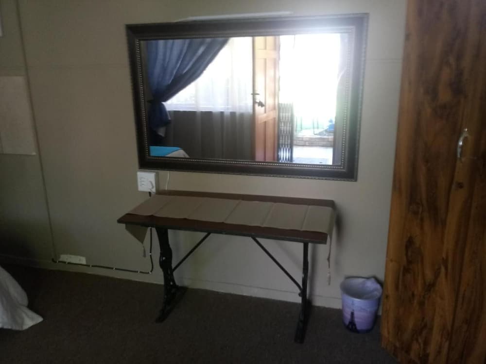 Oasis Country Lodge 4/36