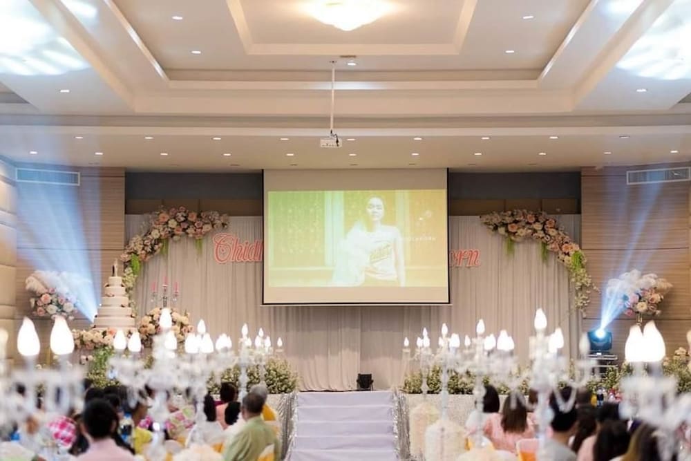 S-Tawan Hotel & Convention 4/29
