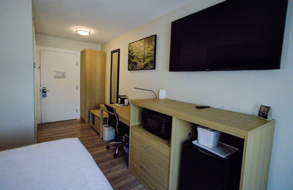 Baymont by Wyndham Gold River 10/60