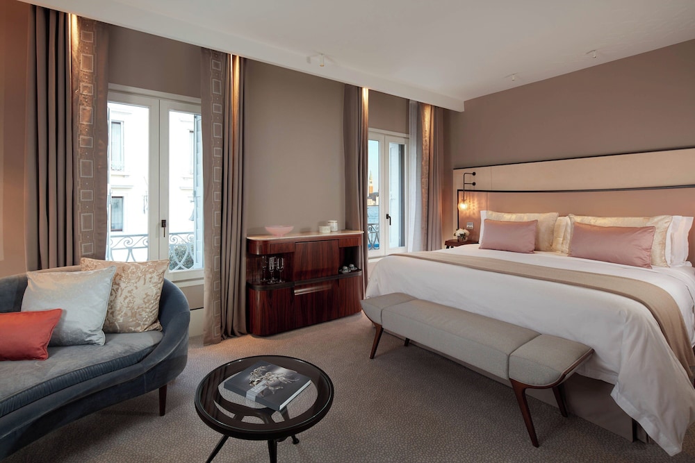 ROOM, PARTIAL CANAL VIEW