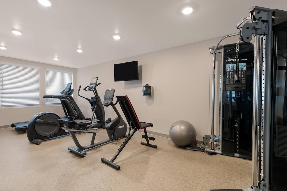 WoodSpring Suites Phoenix-Deer Valley 13/25
