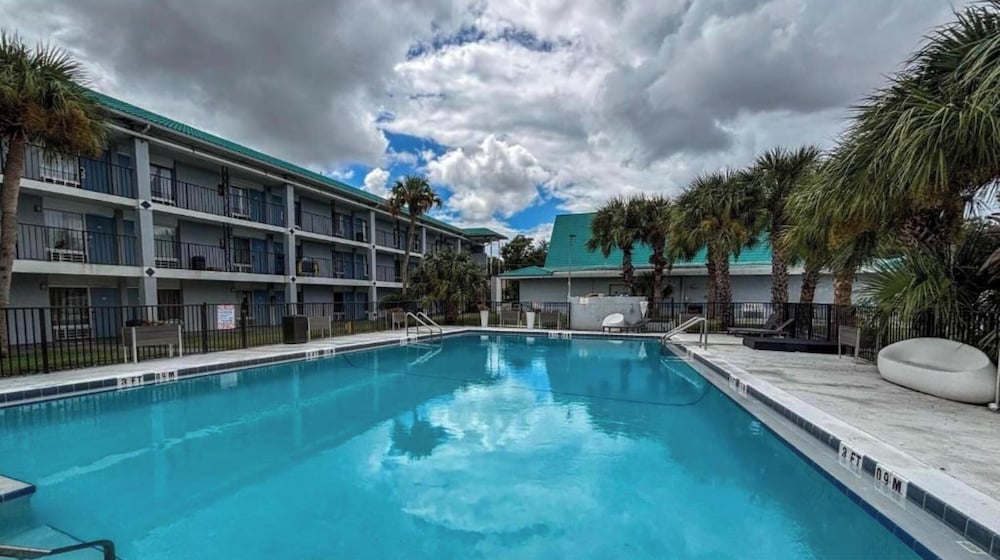 Motel6 Weslaco, TX 6/58