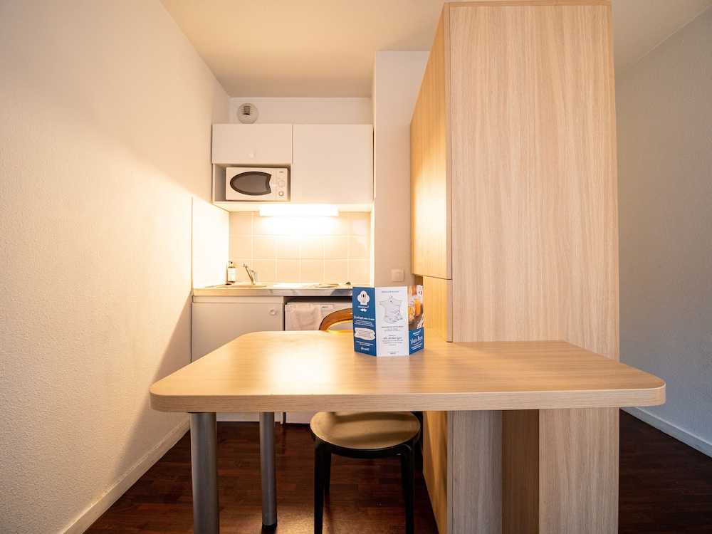 RESIDHOTEL SAINT ETIENNE CENTRE 6/50