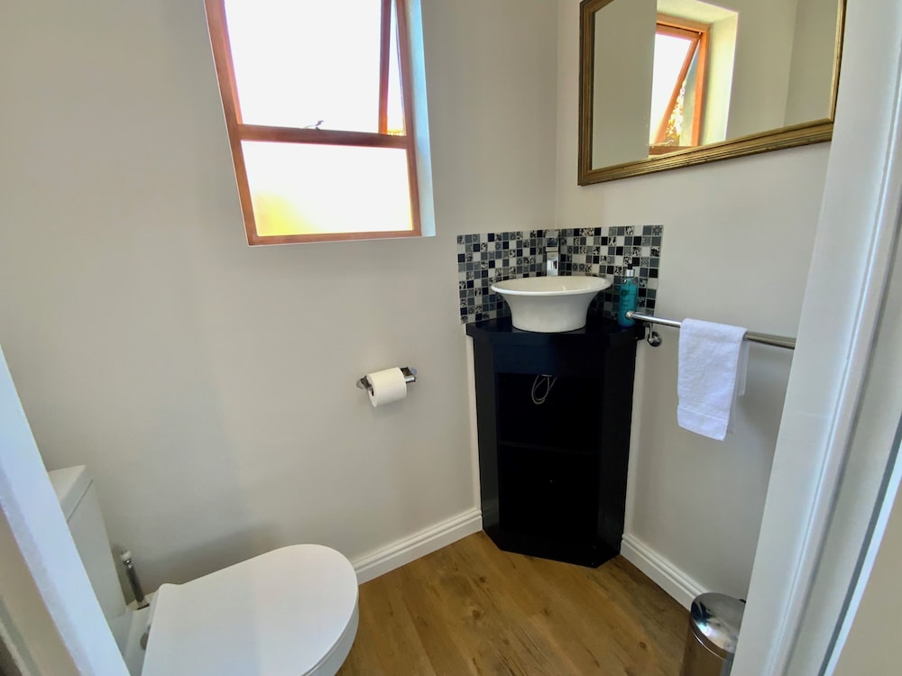 Deluxe, Executive, King Bed, Goblin S Mead 8/8