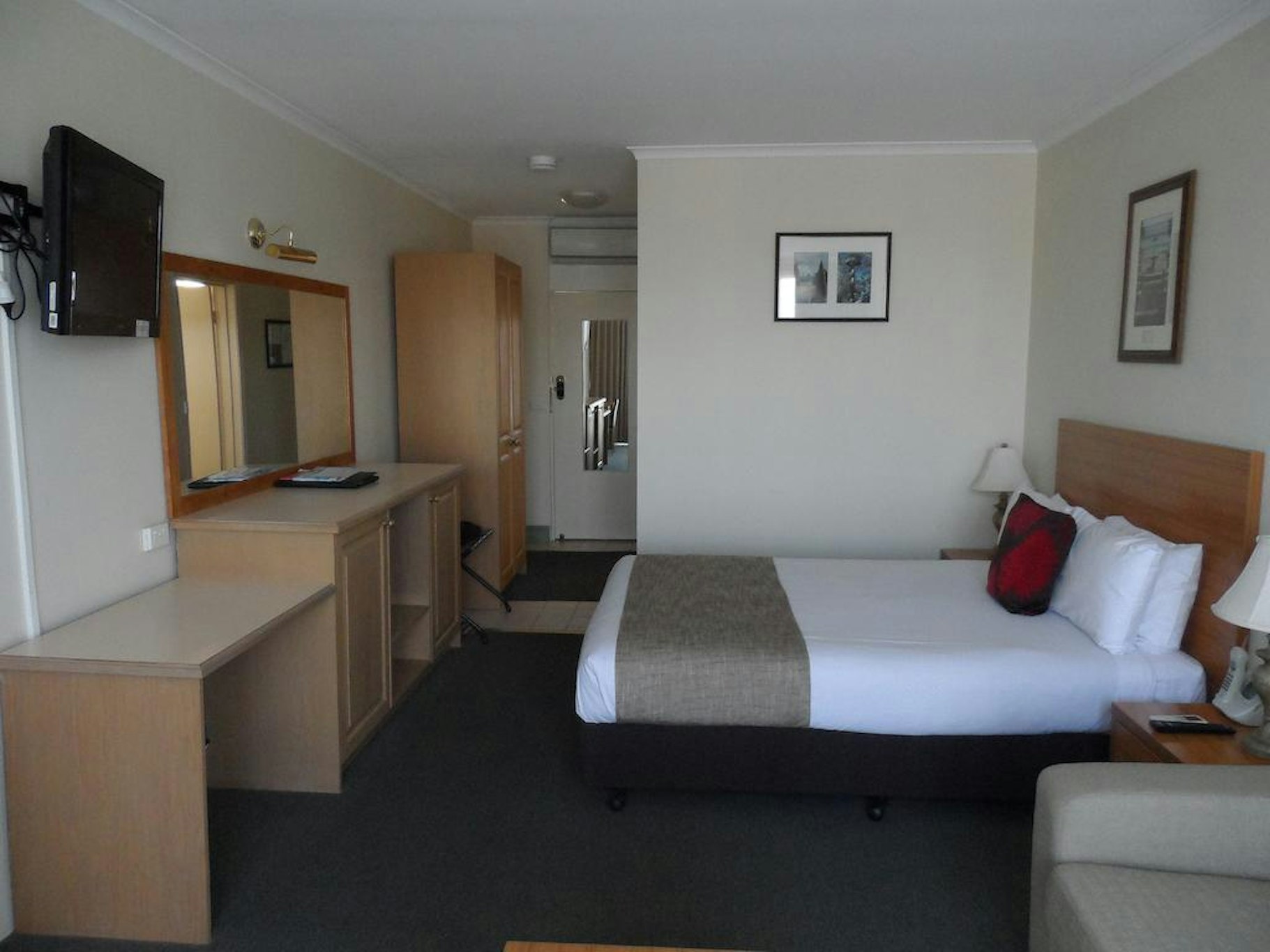 Admiralty Inn 3/10