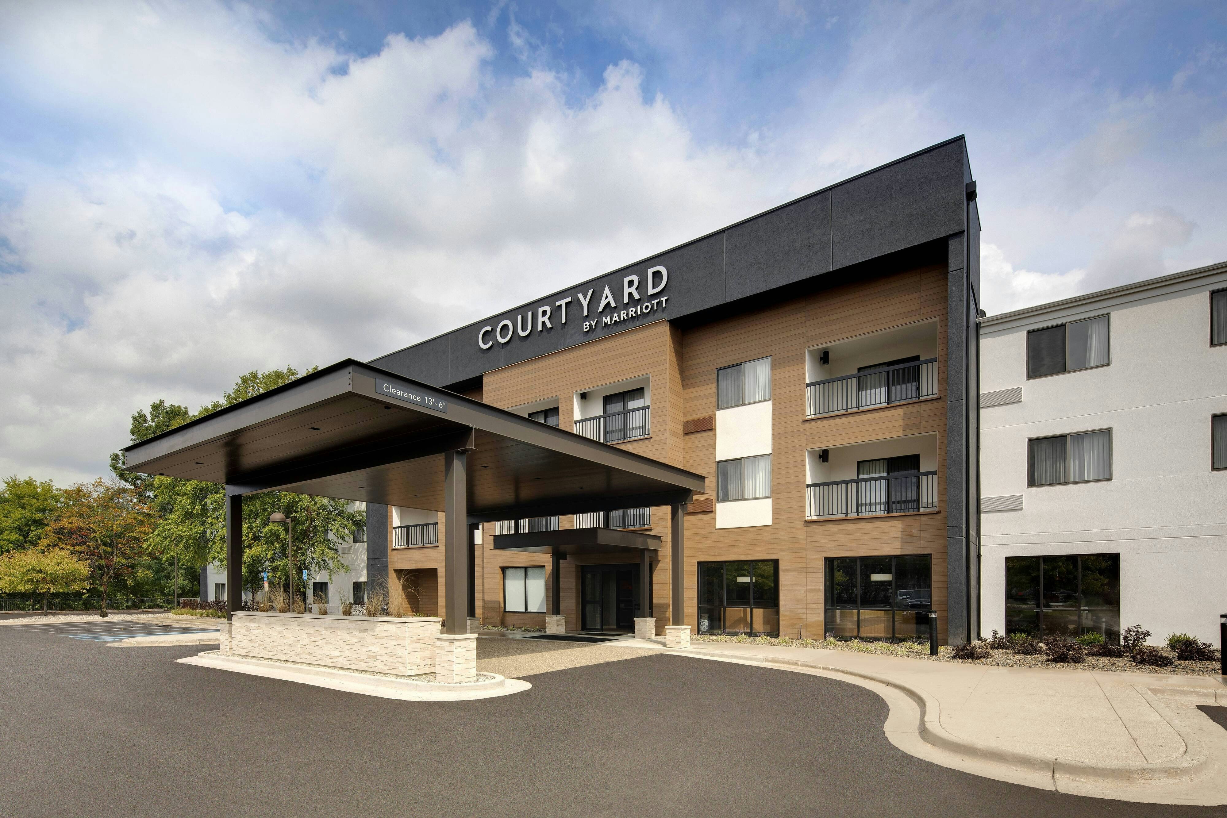 Courtyard Grand Rapids Airport in GRAND RAPIDS - MI