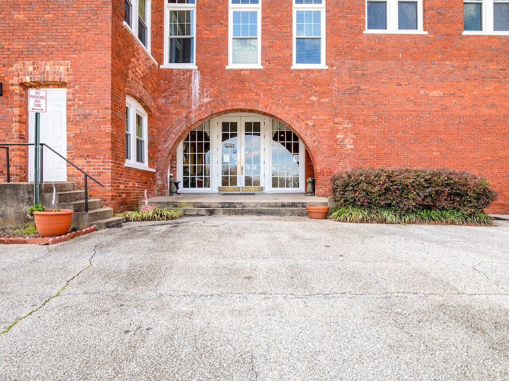 The Belmont Inn 32/39