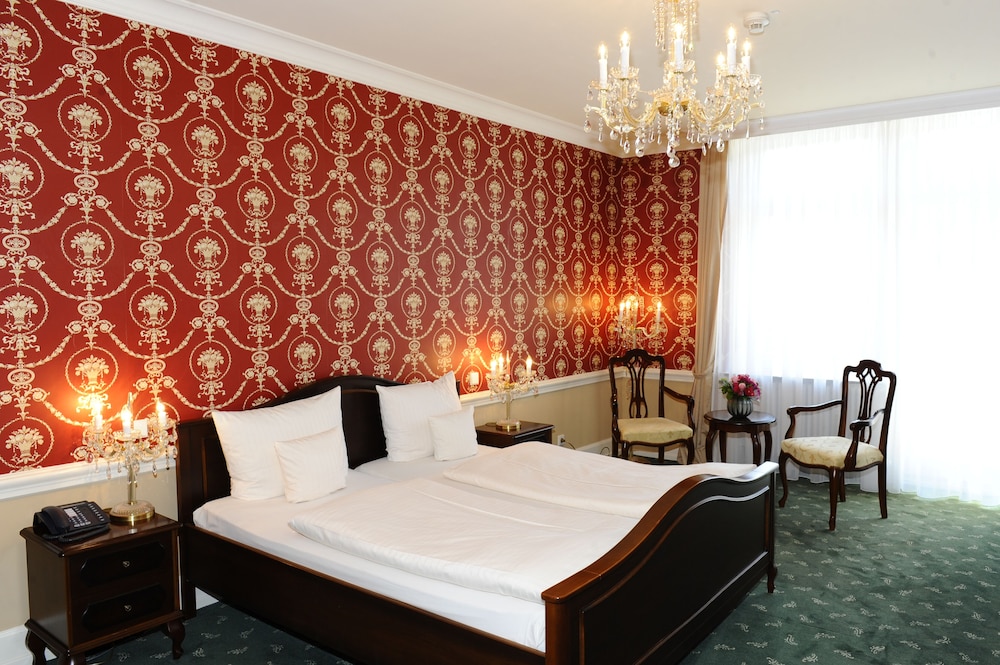 Heliopark Bad Hotel zum Hirsch 24/55