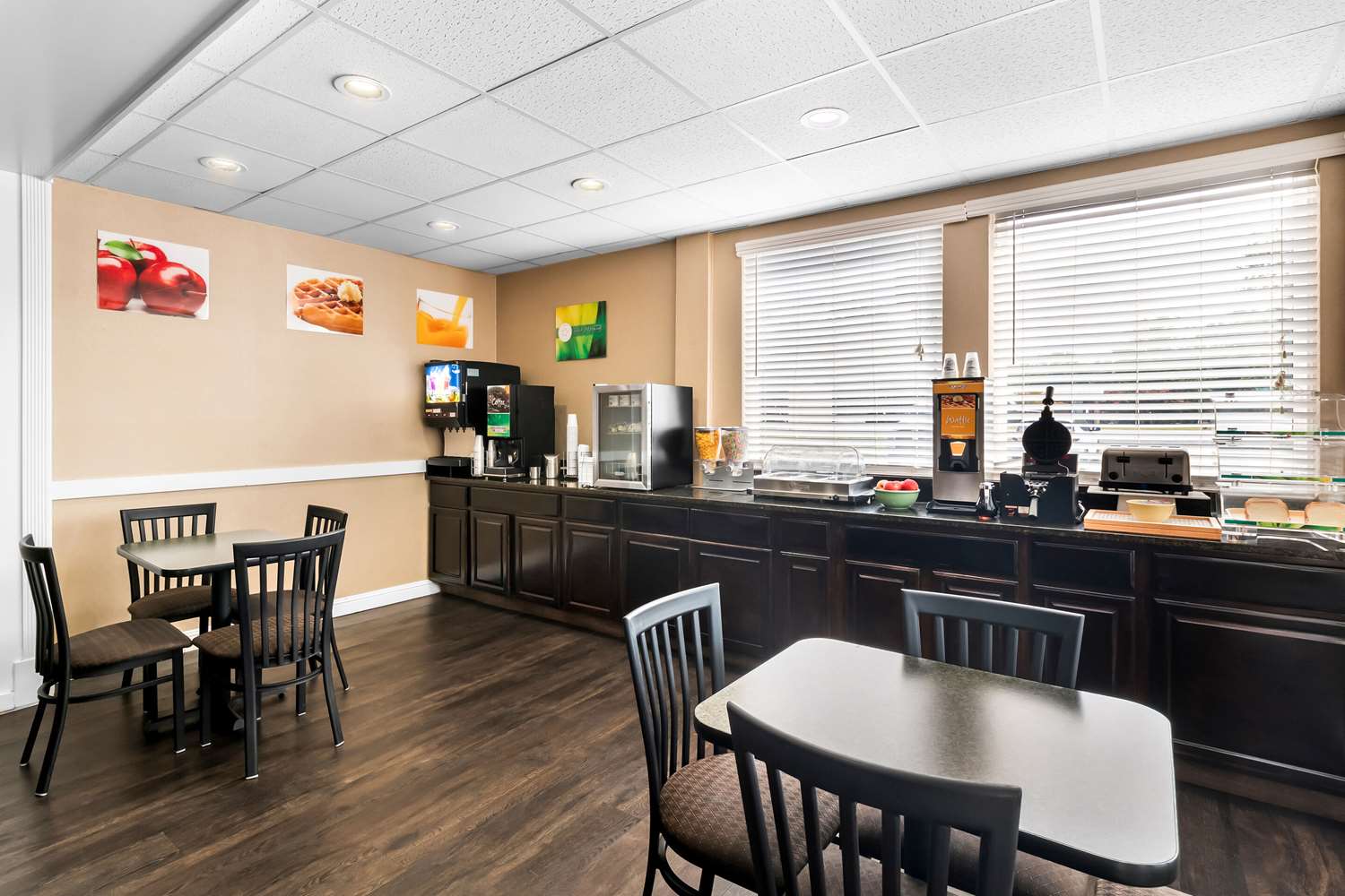 Quality Inn Tullahoma, TN 24/36