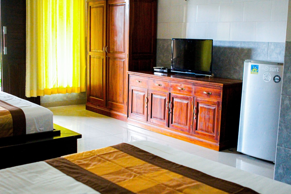 Putu Guest House 2 12/35