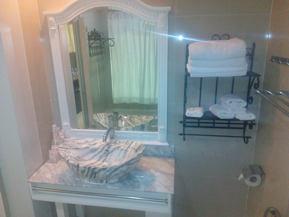 Jayleen 1918 Hotel 25/48