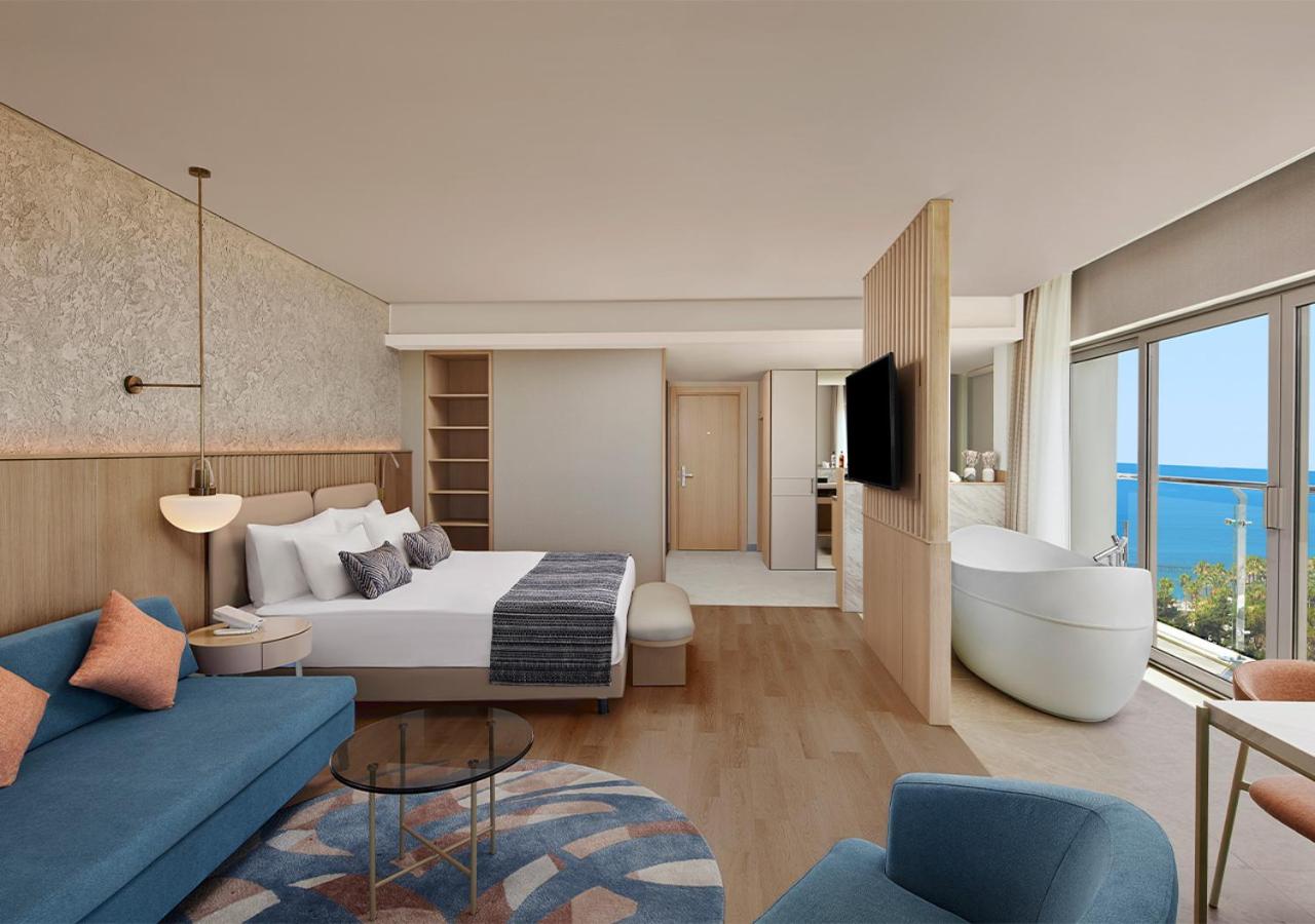 Corner Suite Sea View