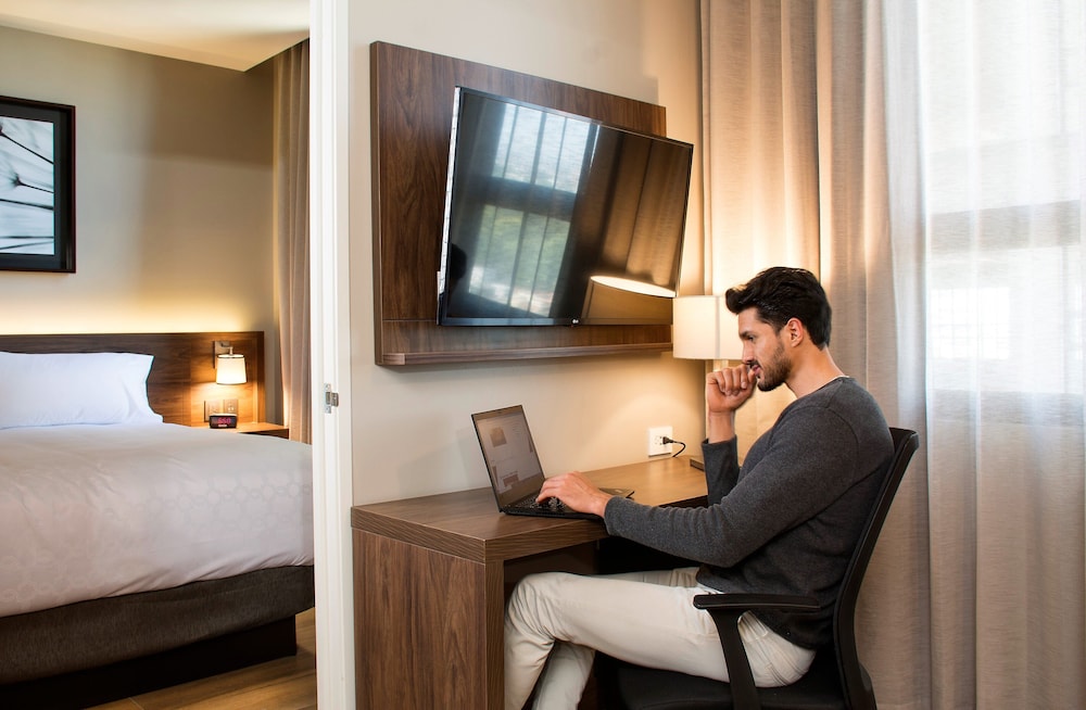 Staybridge Suites Guadalajara Novena 42/77