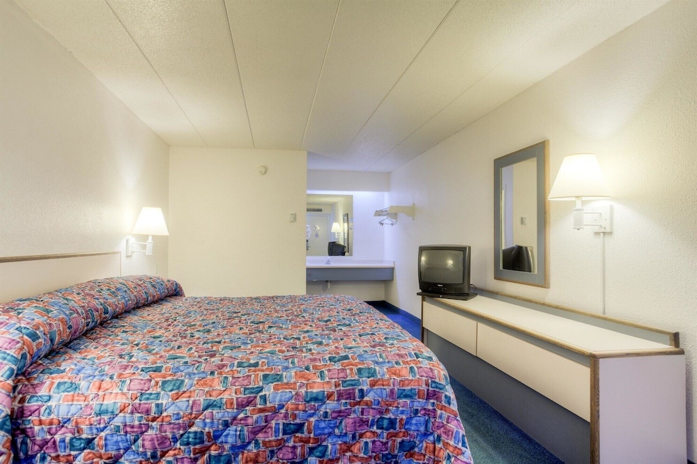 Motel6 Knoxville, TN - North 22/45