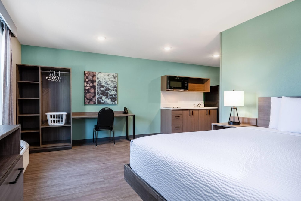 ECHO Suites Extended Stay by Wyndham Houston Pasadena Fwy Pl 29/59