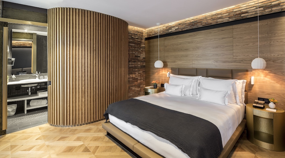 Monument Hotel 24/53